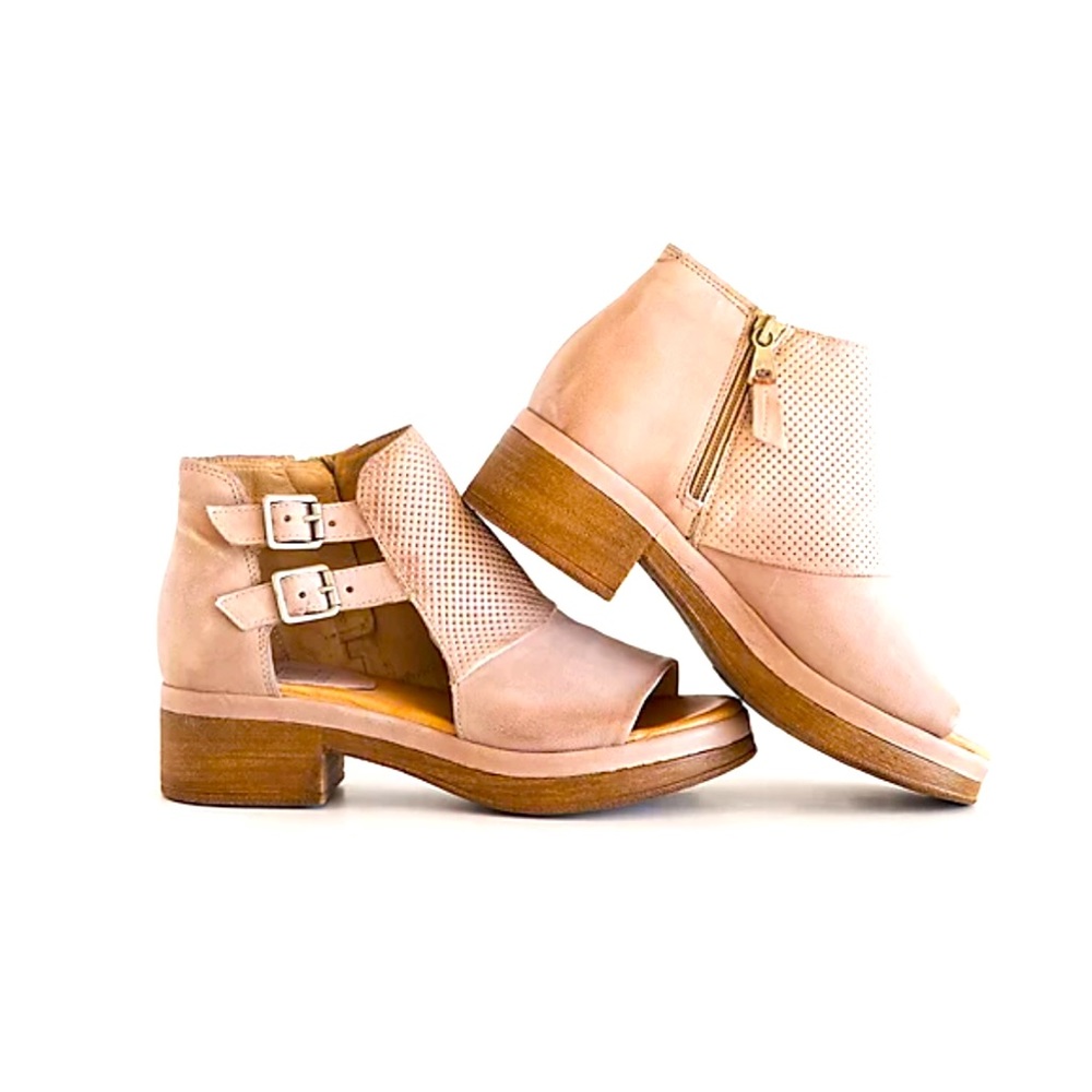 Miz Mooz Libra Leather Heeled Sandals in color Pearl not cream.